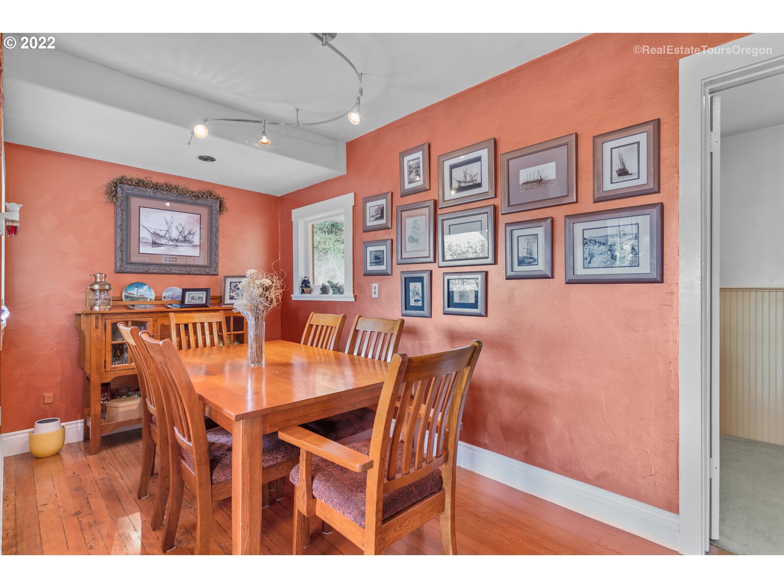 368 38th Street Astoria, OR 97103 - Photo 12 of 32