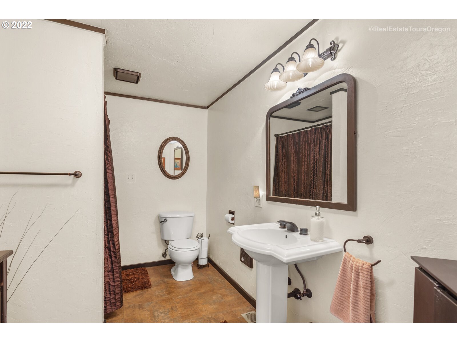 368 38th Street Astoria, OR 97103 - Photo 15 of 32