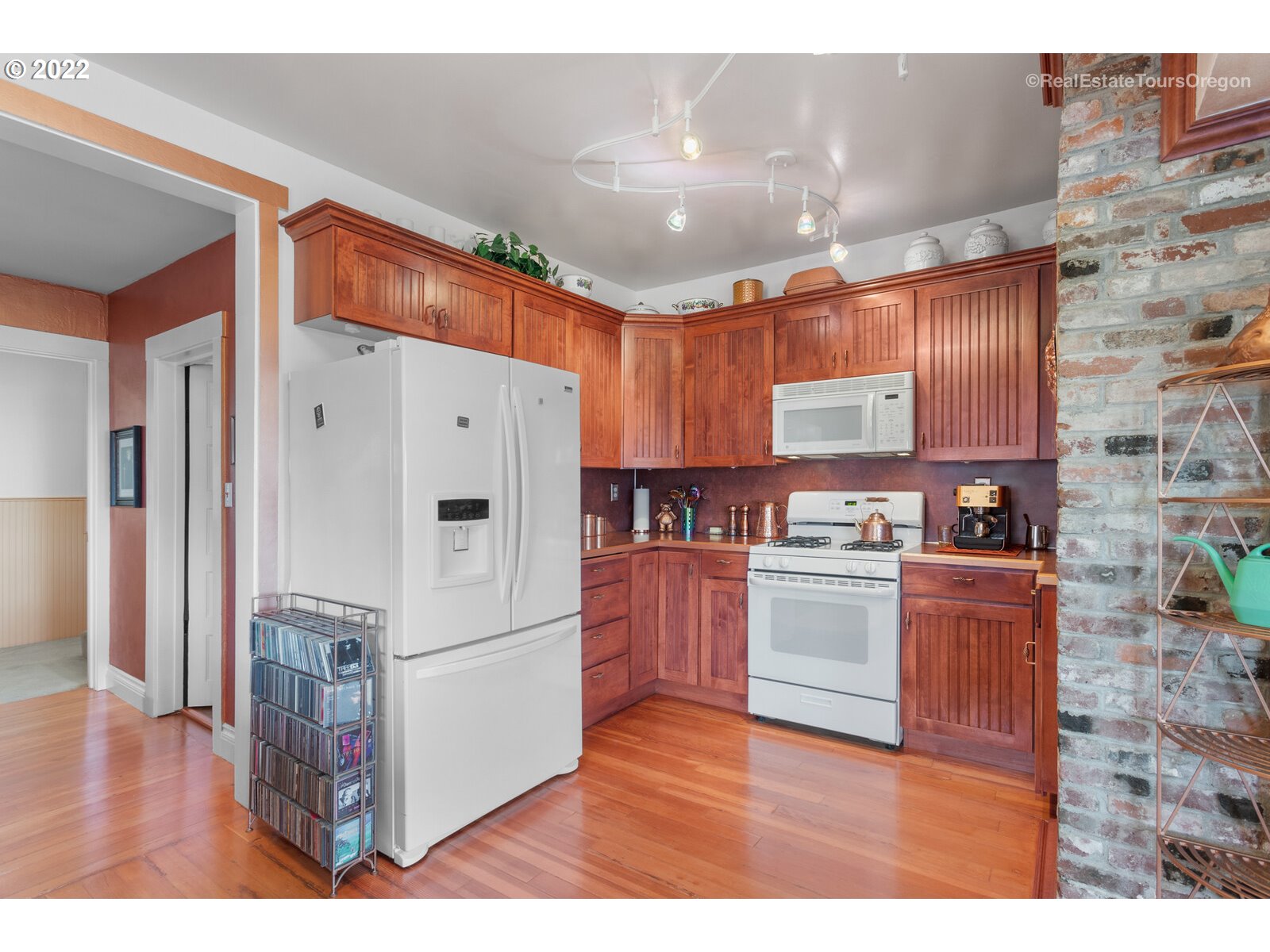 368 38th Street Astoria, OR 97103 - Photo 9 of 32