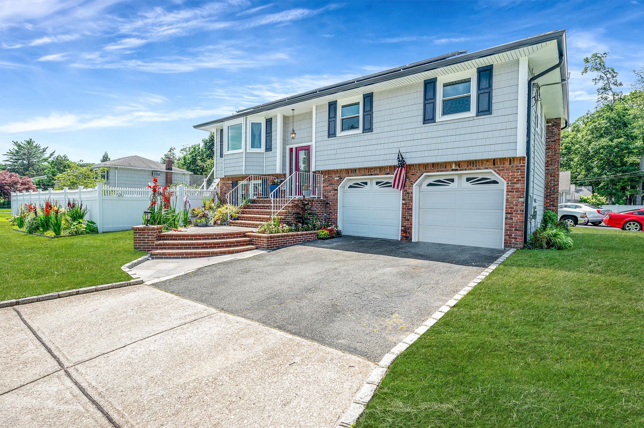 6 Holly Road Oakdale, NY 11769 - Photo 3 of 34 a view of backyard of house with green space