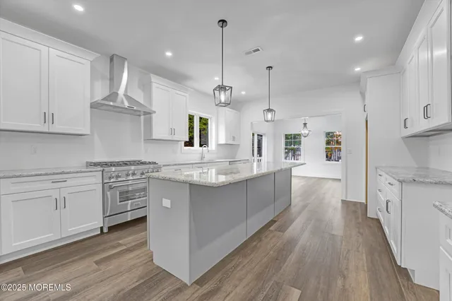 a view of an empty walk in closet