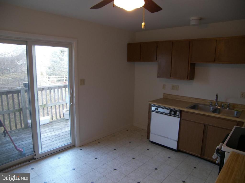 481 Crosswinds Drive Lititz, PA 17543 - Photo 3 of 8