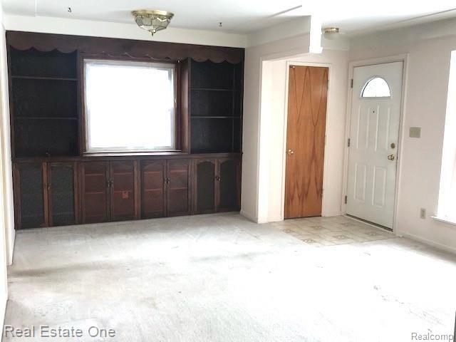 8981 Leverne Redford, MI 48239 - Photo 4 of 9