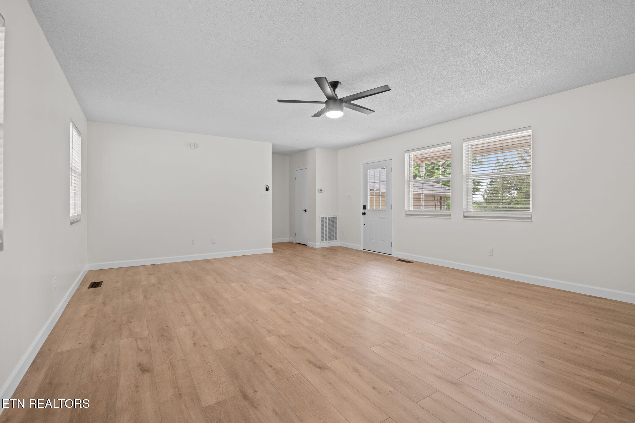 604 Reed Drive Powell, TN 37849 - Photo 12 of 31 16-web-or-mls-604 Reed-7876