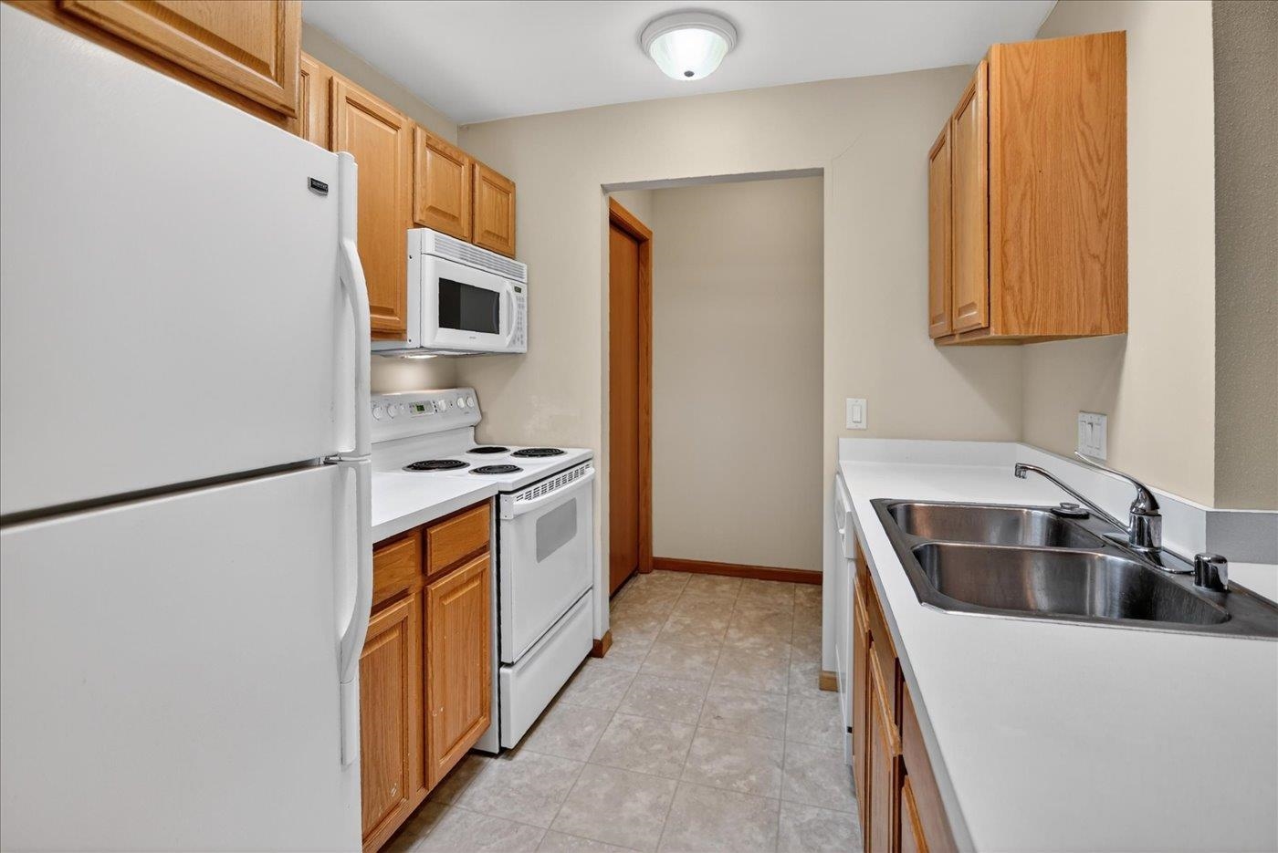 494 Cledell Street, Unit 4 Oregon, WI 53575 - Photo 14 of 49