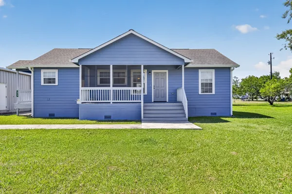 $325,000 | 570 Stovall Drive, Palacios, TX 77465