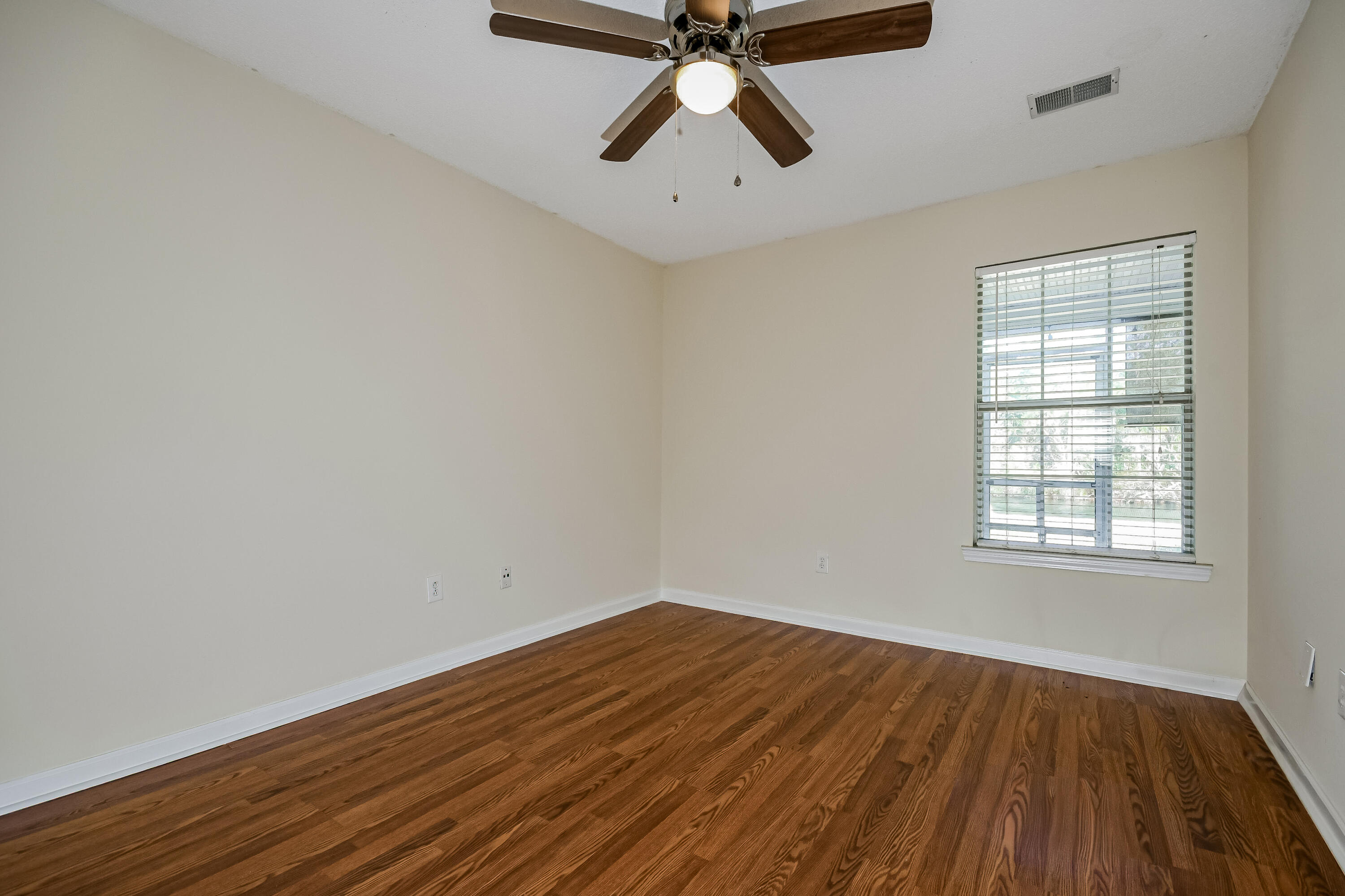 2161 Kings Gate Lane Mount Pleasant, SC 29466 - Photo 10 of 14 15-photo-Bedroom-5ccf0546-e74e-4184-9b90