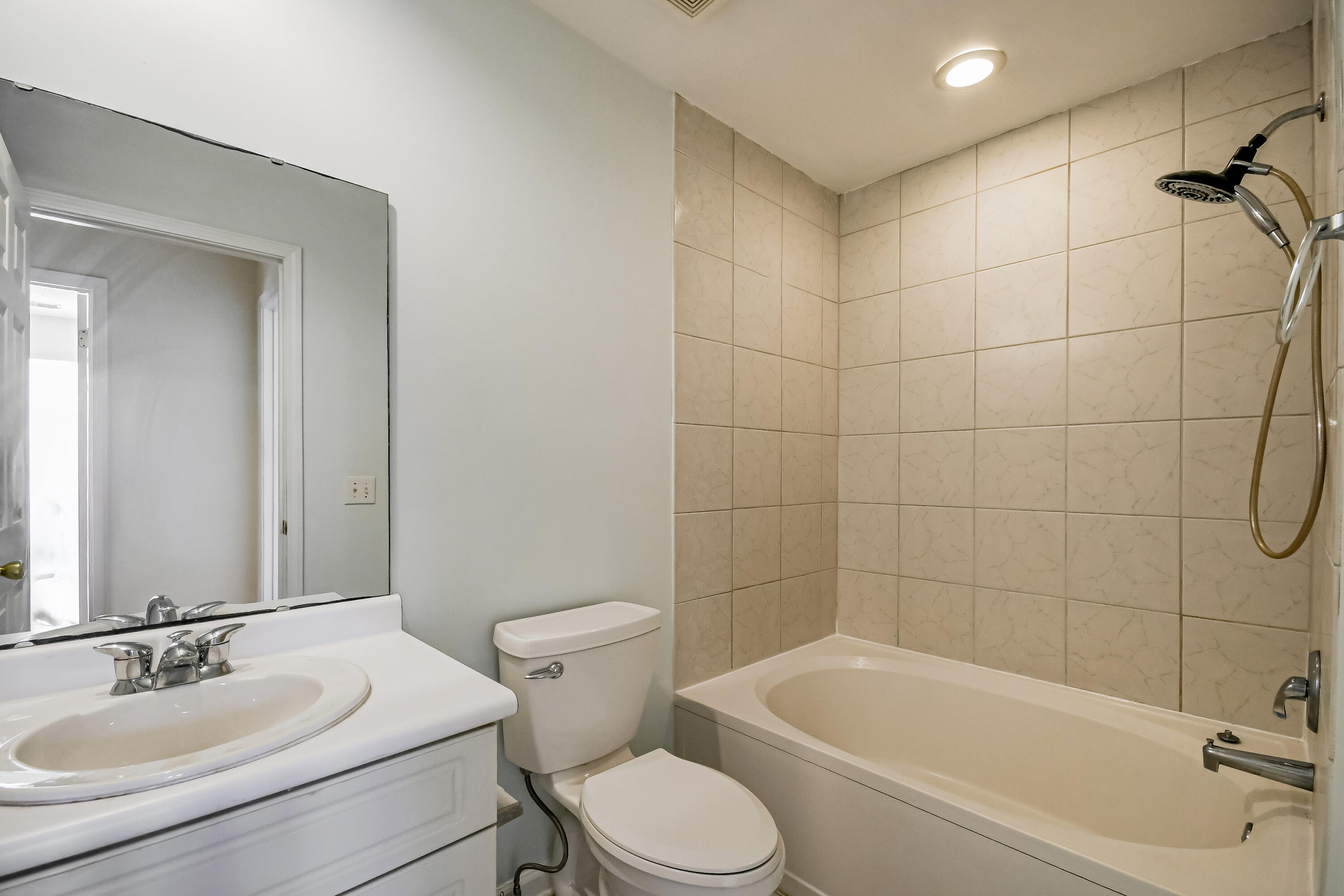 2161 Kings Gate Lane Mount Pleasant, SC 29466 - Photo 11 of 14 16-photo-Bathroom-34ba983b-792c-482d-933