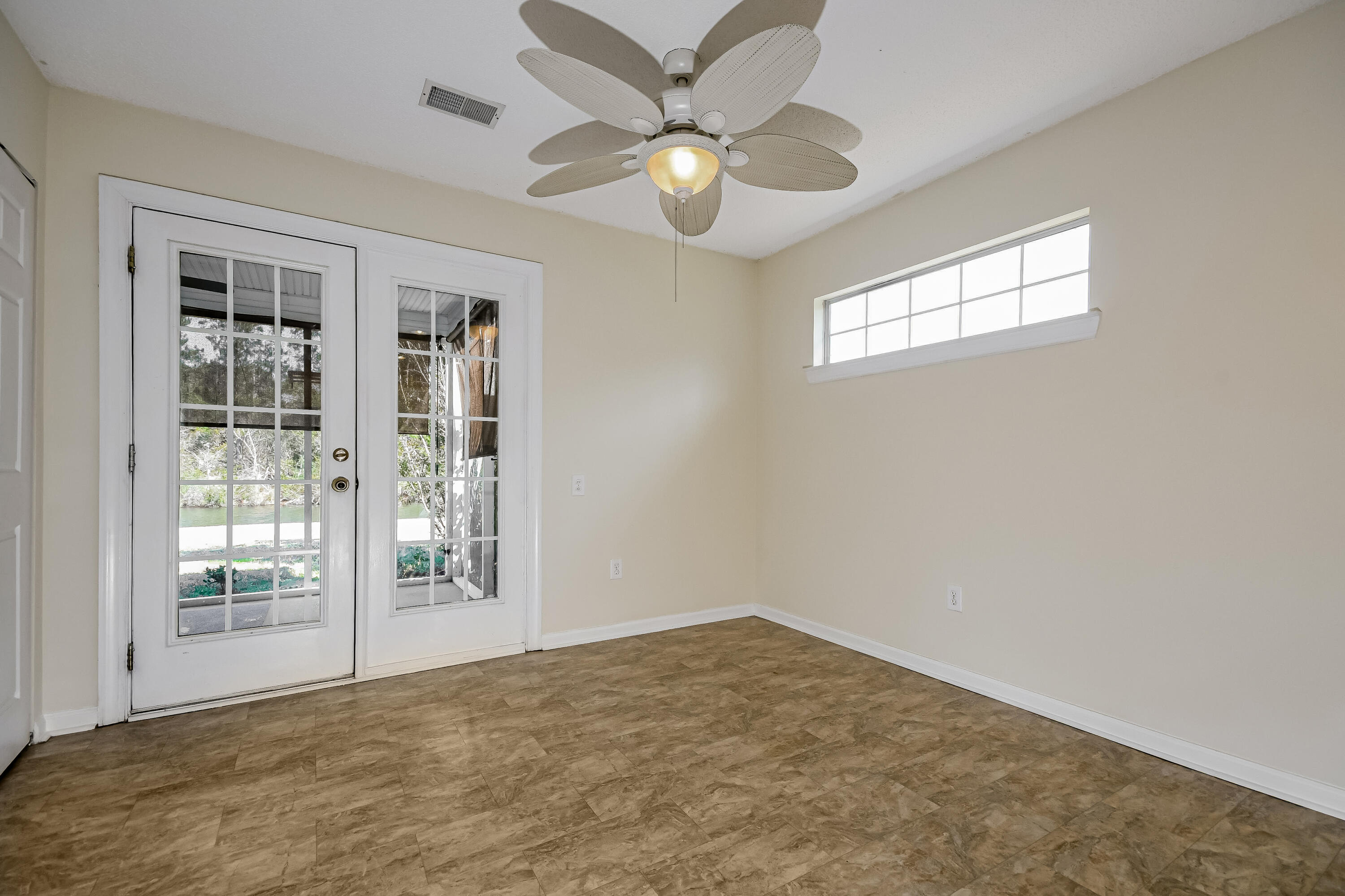 2161 Kings Gate Lane Mount Pleasant, SC 29466 - Photo 5 of 14 7-photo-Dining-Room-8f2ccc91-4869-484b-b