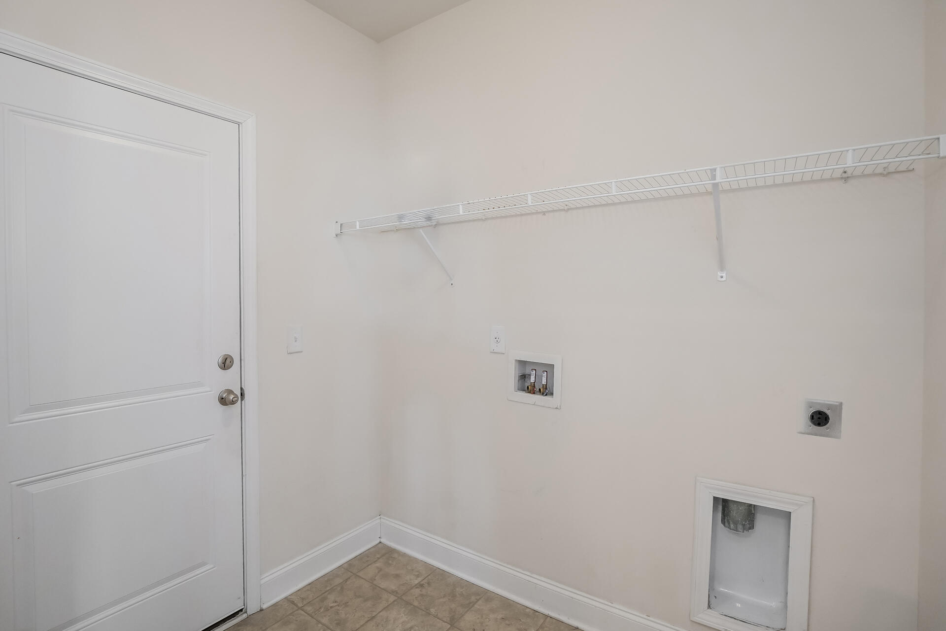 2161 Kings Gate Lane Mount Pleasant, SC 29466 - Photo 8 of 14 12-photo-Walk-In-Closet-91fd50f1-5795-44