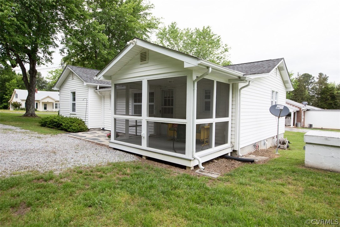 500 Germantown Road Farmville, VA 23901 - Photo 15 of 17 Screened Porch