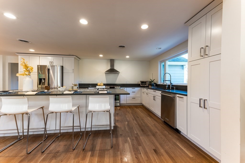 116 Phillips Brooks Road Westwood, MA 02090 - Photo 8 of 31 Gallery Image 8