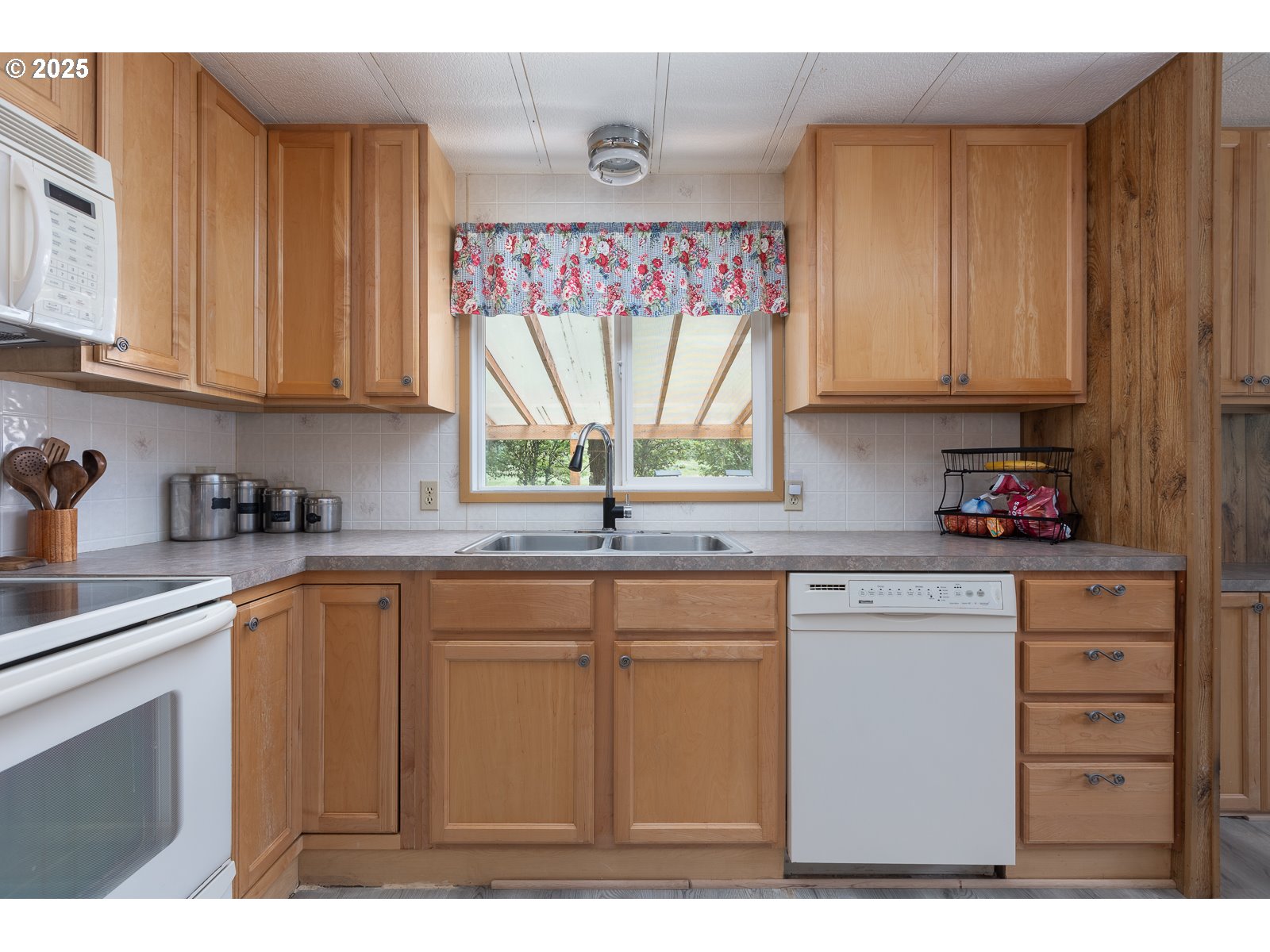 787 North River Bend Road Otis, OR 97368 - Photo 5 of 24 Gallery Image 5