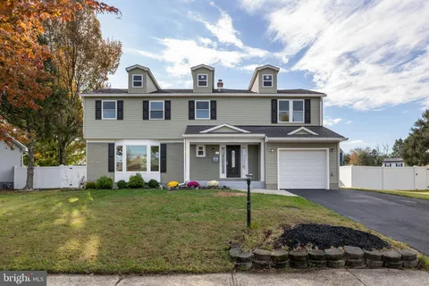 $580,000 | 208 Regency Road, Beverly, NJ 08010