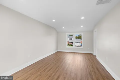 $580,000 | 208 Regency Road, Beverly, NJ 08010