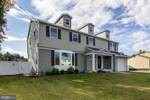 $580,000 | 208 Regency Road, Beverly, NJ 08010