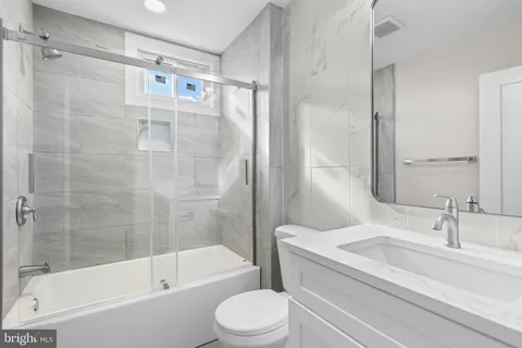 $580,000 | 208 Regency Road, Beverly, NJ 08010