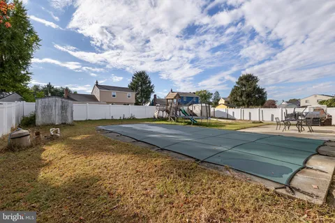 $580,000 | 208 Regency Road, Beverly, NJ 08010