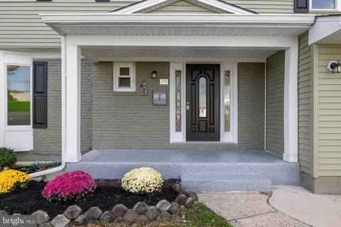 $580,000 | 208 Regency Road, Beverly, NJ 08010