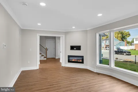 $580,000 | 208 Regency Road, Beverly, NJ 08010