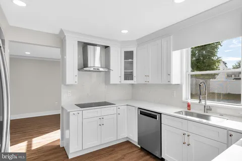 $580,000 | 208 Regency Road, Beverly, NJ 08010