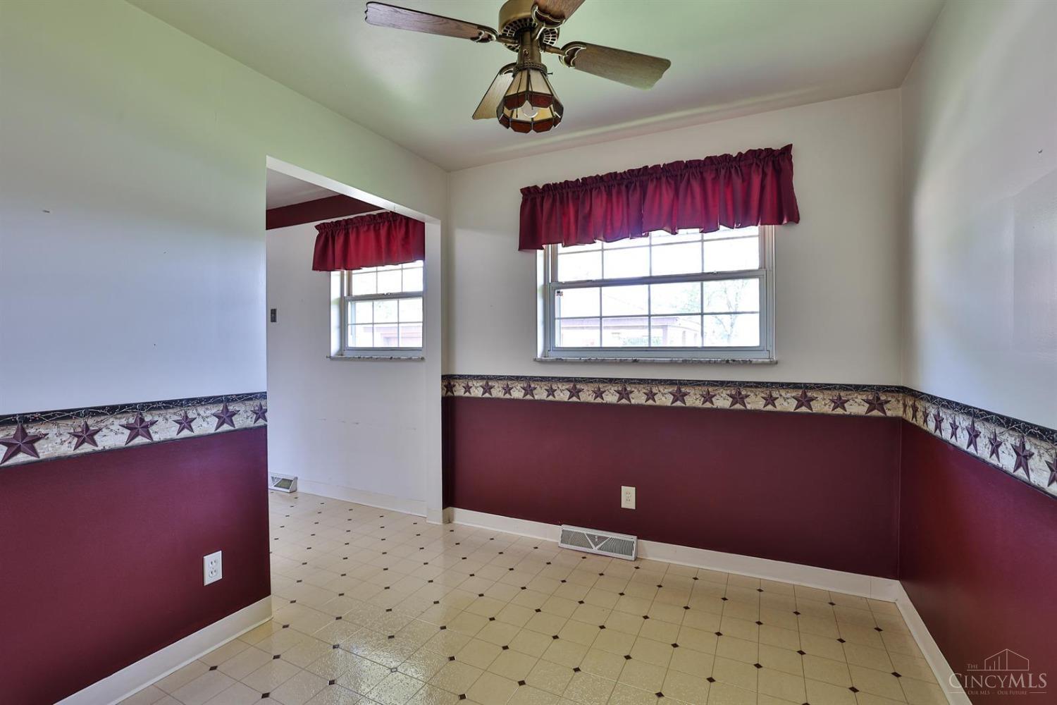 3388 Alexis Road Cincinnati, OH 45239 - Photo 11 of 28