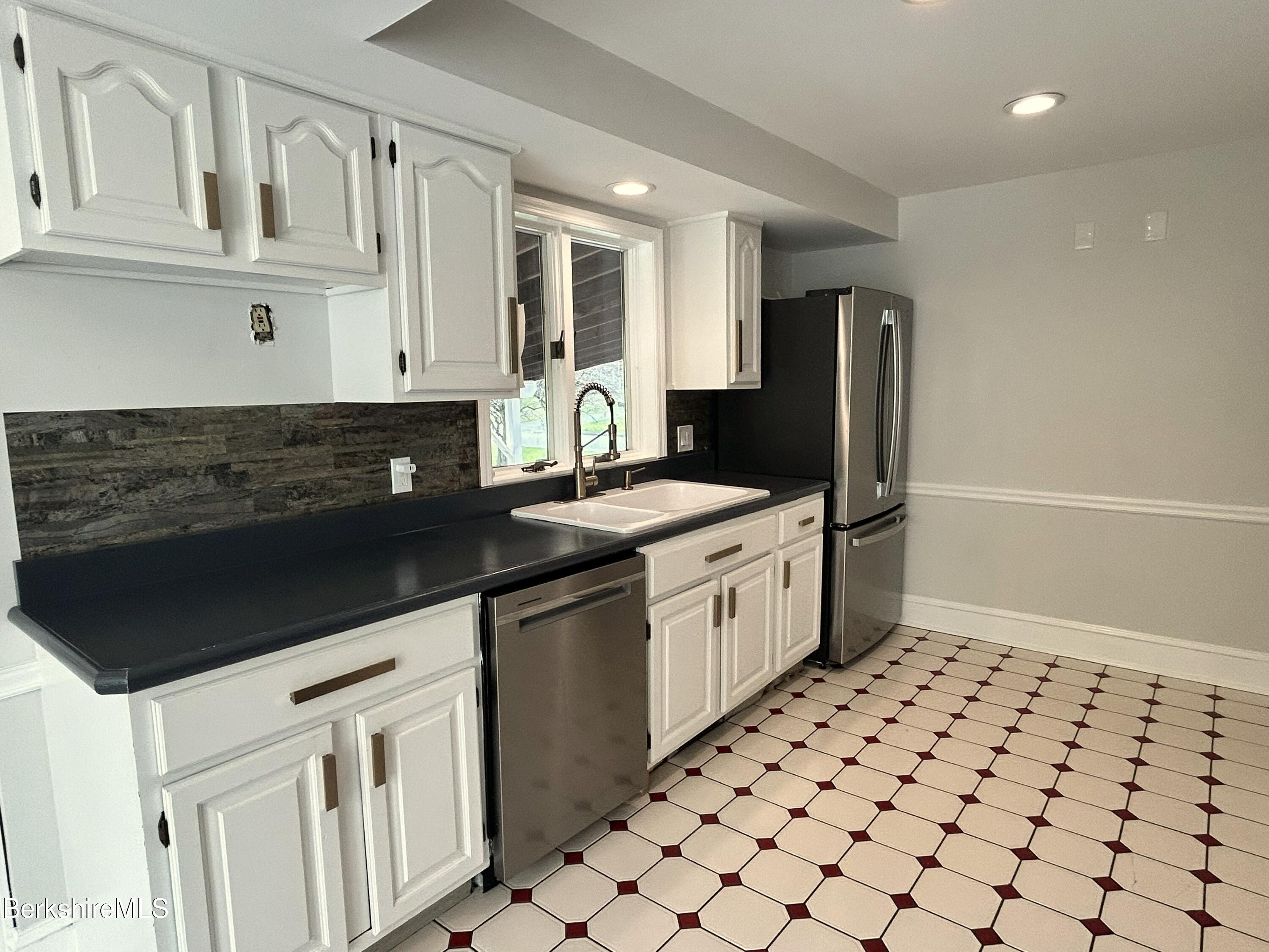 68 Ridge Avenue Pittsfield, MA 01201 - Photo 24 of 56 IMG_0054
