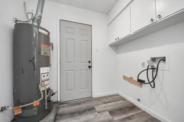 a view of a livingroom with an empty space