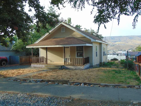 $299,000 | 1825 7th Avenue, Lewiston, ID 83501