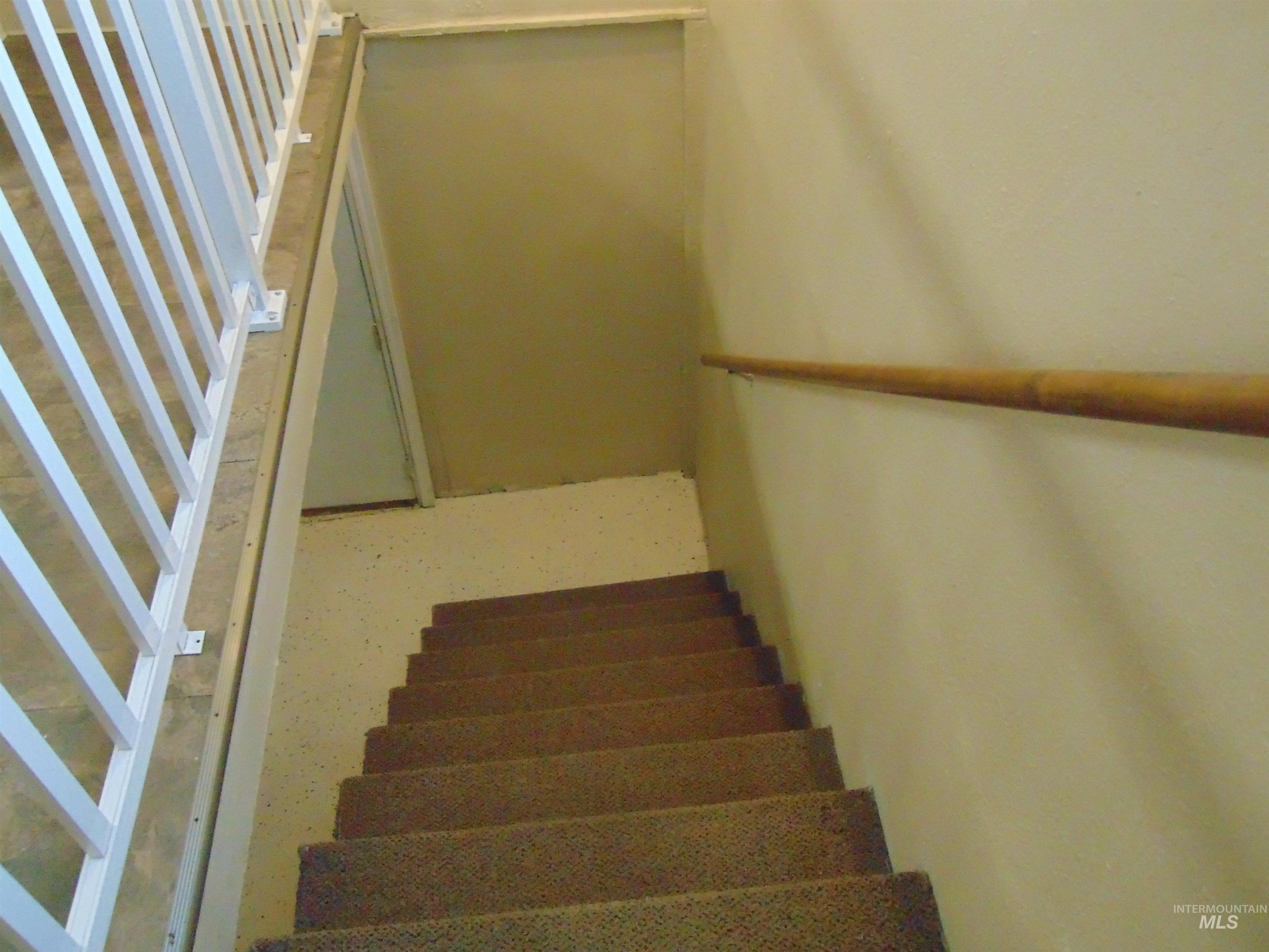 1825 7th Avenue Lewiston, ID 83501 - Photo 13 of 26 View of stairs