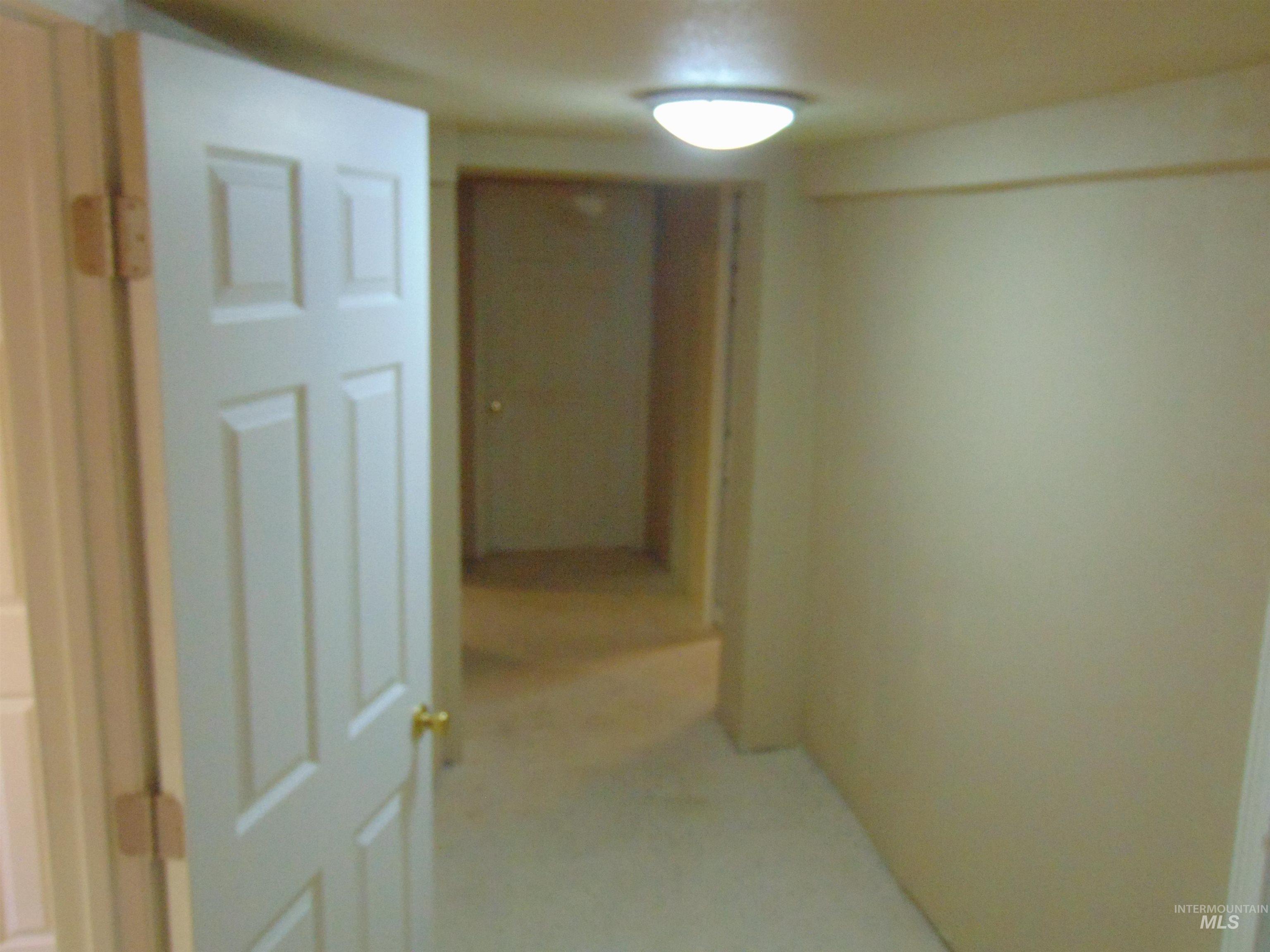 1825 7th Avenue Lewiston, ID 83501 - Photo 14 of 26 View of corridor