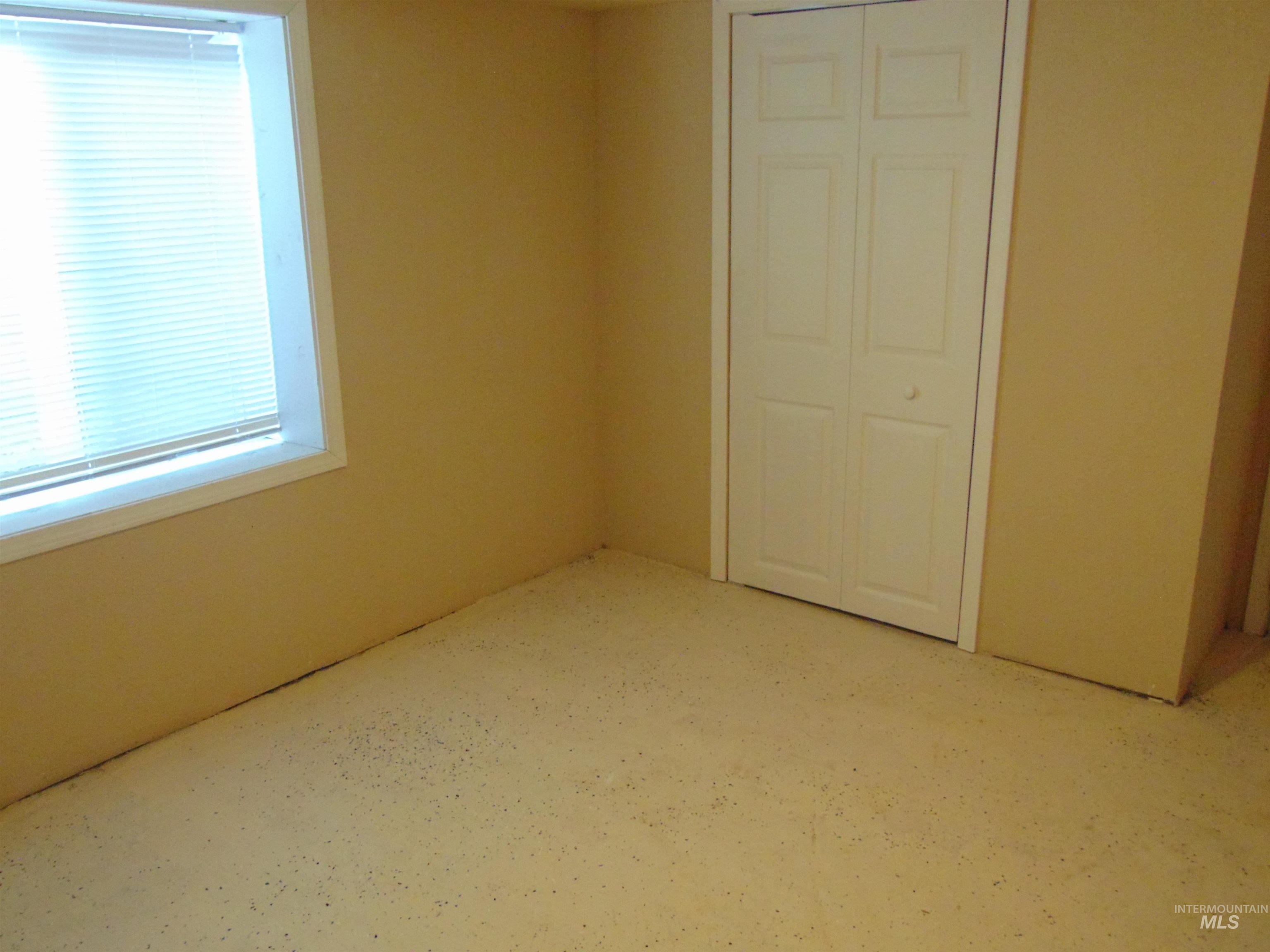 1825 7th Avenue Lewiston, ID 83501 - Photo 23 of 26 Unfurnished bedroom featuring a closet