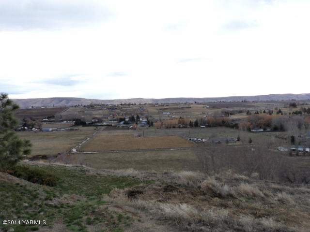 807 South Friedline Road Yakima, WA 98908 - Photo 1 of 17 a view of lake view and mountain