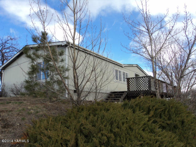 807 South Friedline Road Yakima, WA 98908 - Photo 2 of 17 a view of outdoor space and yard
