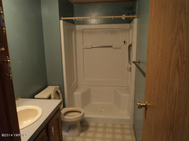 807 South Friedline Road Yakima, WA 98908 - Photo 11 of 17 a bathroom with a granite countertop toilet and a sink