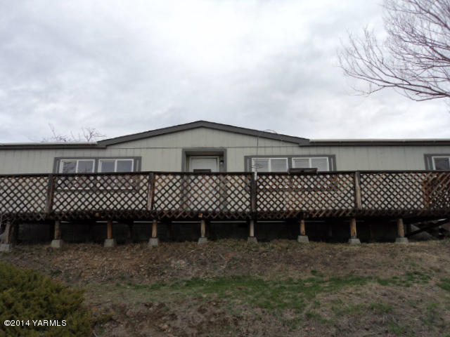 807 South Friedline Road Yakima, WA 98908 - Photo 5 of 17 a front view of a house