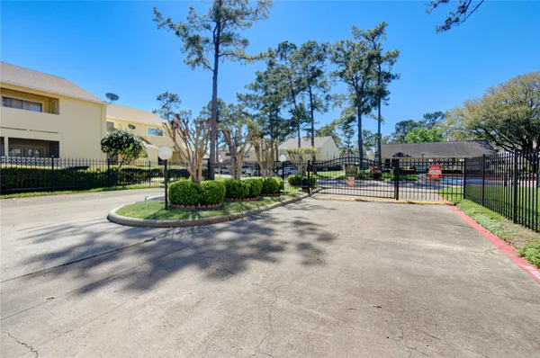 $1,500 | 14515 Wunderlich Drive, Unit 1602, Houston, TX 77069