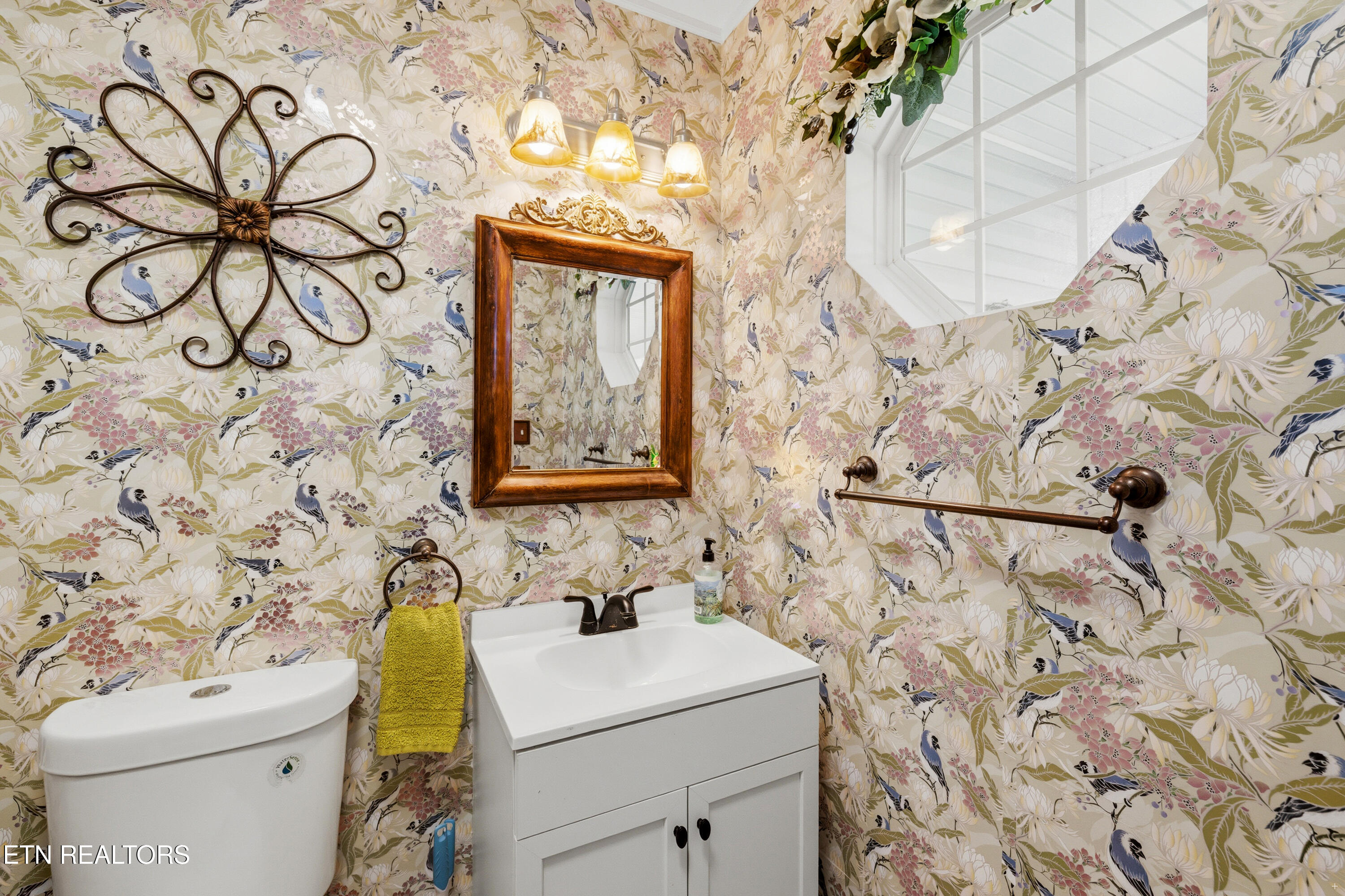 6835 Rambling Brooks Lane Knoxville, TN 37918 - Photo 6 of 35 Entry Half Bath