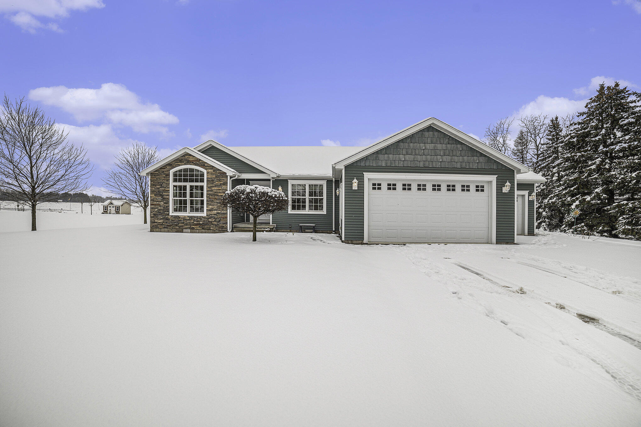5630 East Olive Road Breckenridge, MI 48615 - Photo 2 of 46 Front view