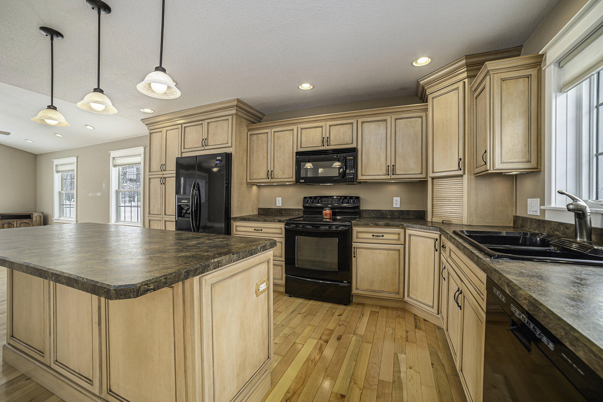 5630 East Olive Road Breckenridge, MI 48615 - Photo 8 of 46 Recessed Lighting