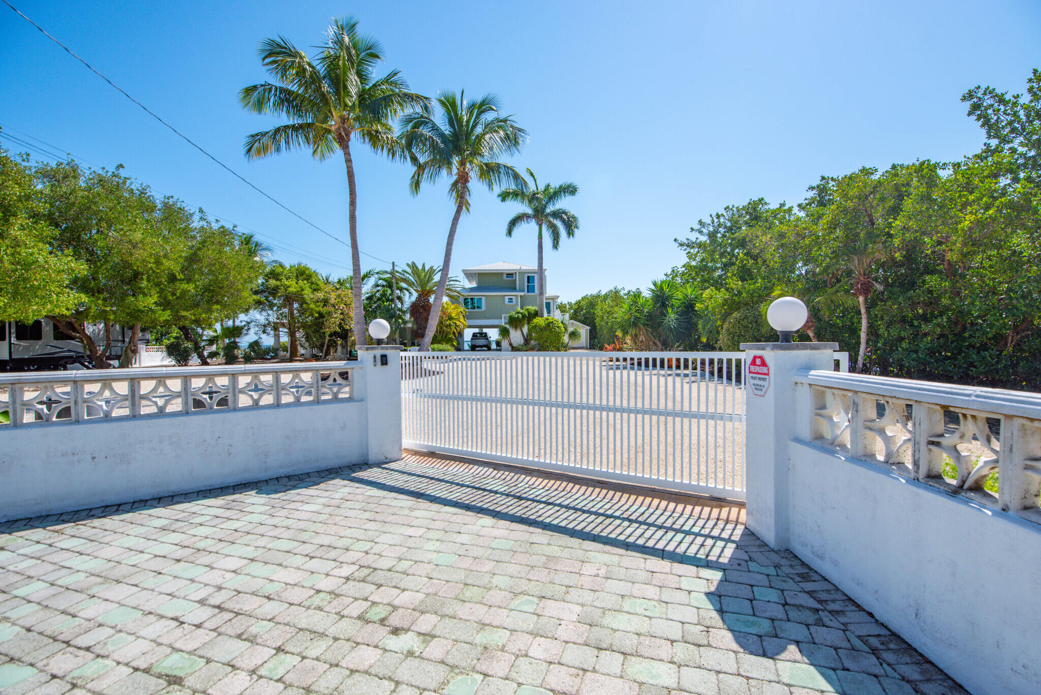 1176 Thatch Lane Cudjoe, FL 33042 - Photo 11 of 41