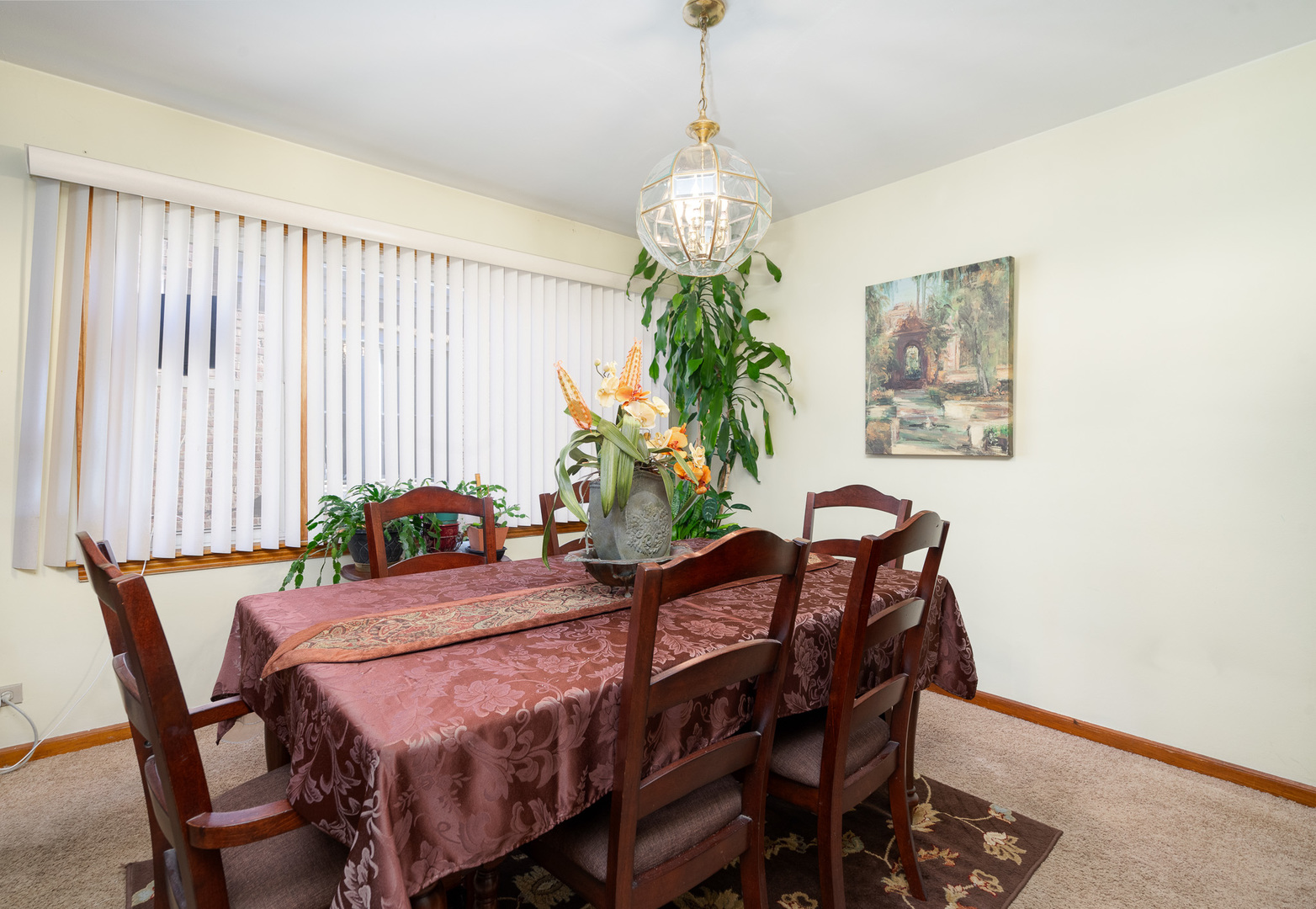 4225 West Marquette Road Chicago, IL 60629 - Photo 9 of 26 a dining room with furniture and window