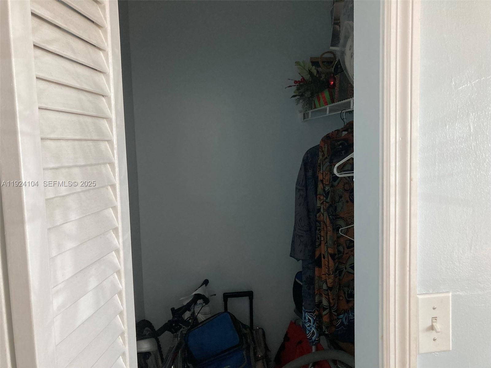 5300 Washington Street, Unit N117 Hollywood, FL 33021 - Photo 51 of 99 a view of walk in closet