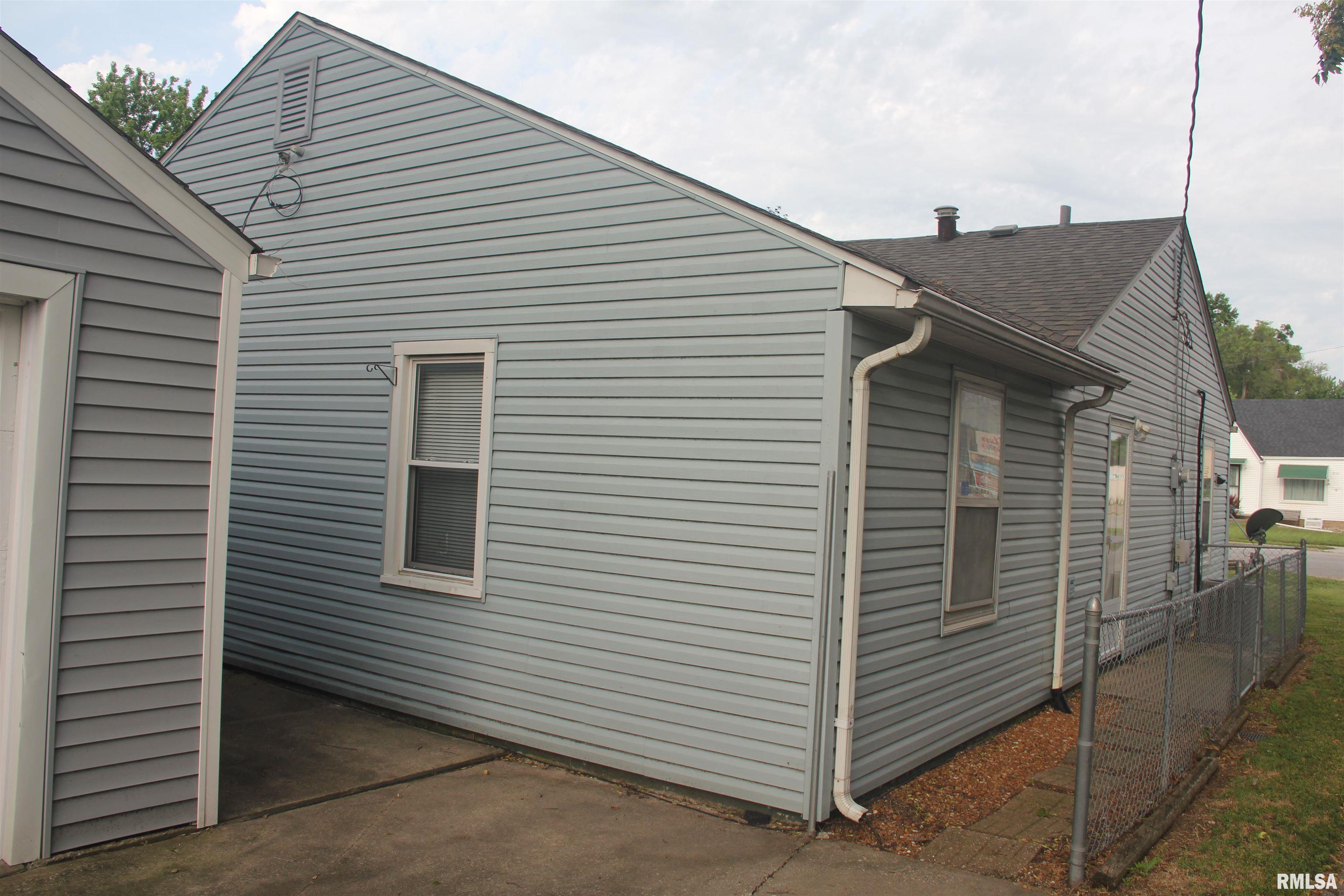 2132 North 19th Street Springfield, IL 62702 - Photo 3 of 20
