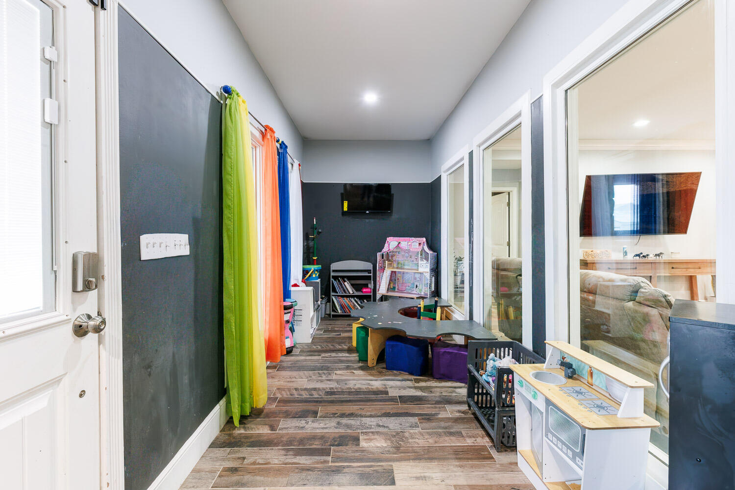 6523 East C R 6200 Lubbock, TX 79403 - Photo 22 of 86 a living room with furniture and a flat screen tv