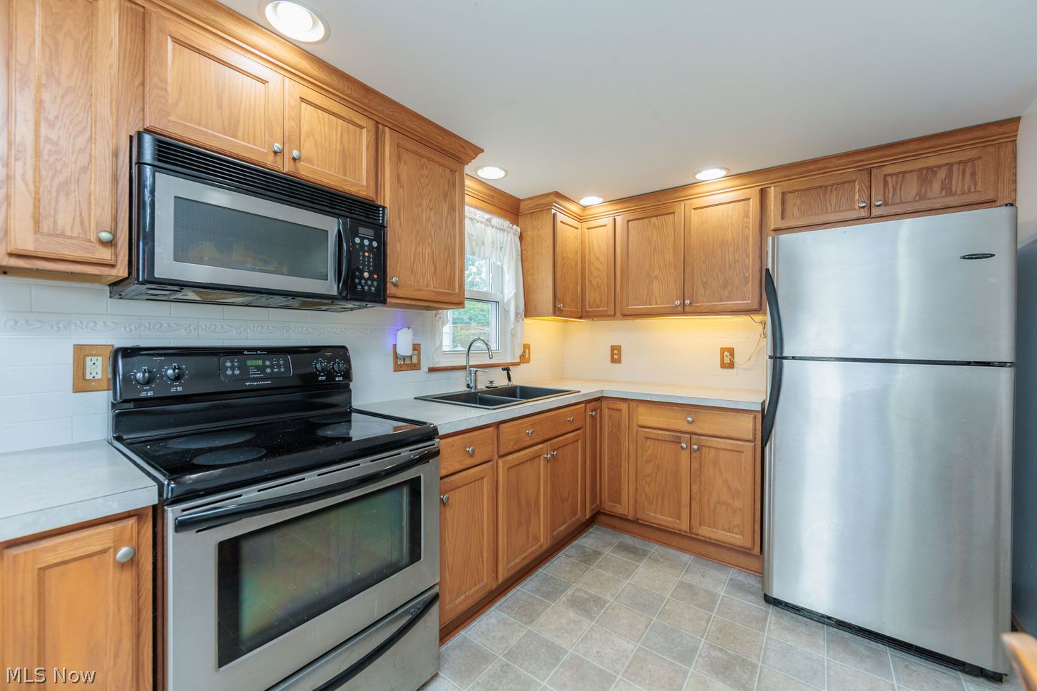 2765 Nagel Road Avon, OH 44011 - Photo 3 of 11 Kitchen