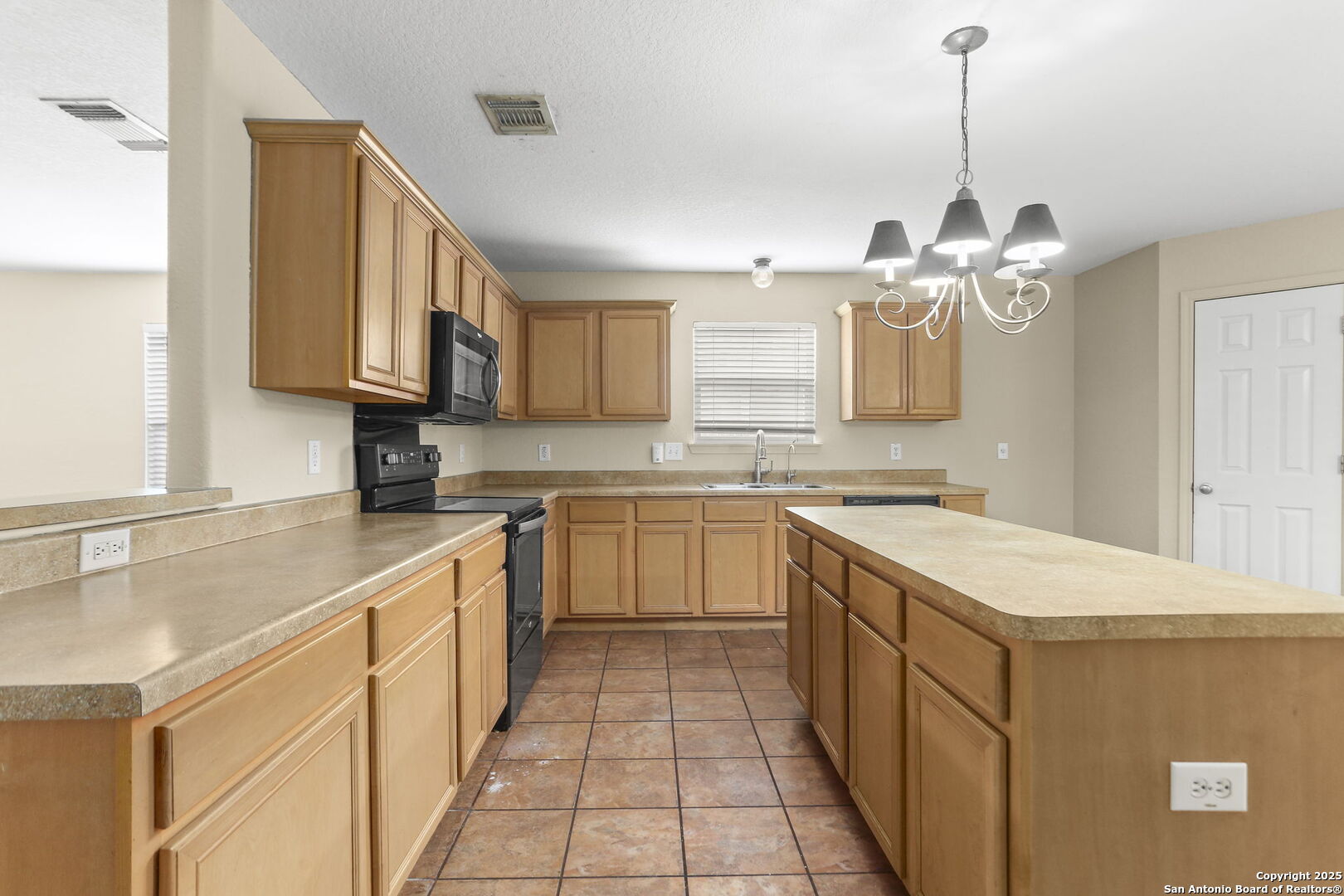7707 Cold Mountain Converse, TX 78109 - Photo 11 of 27