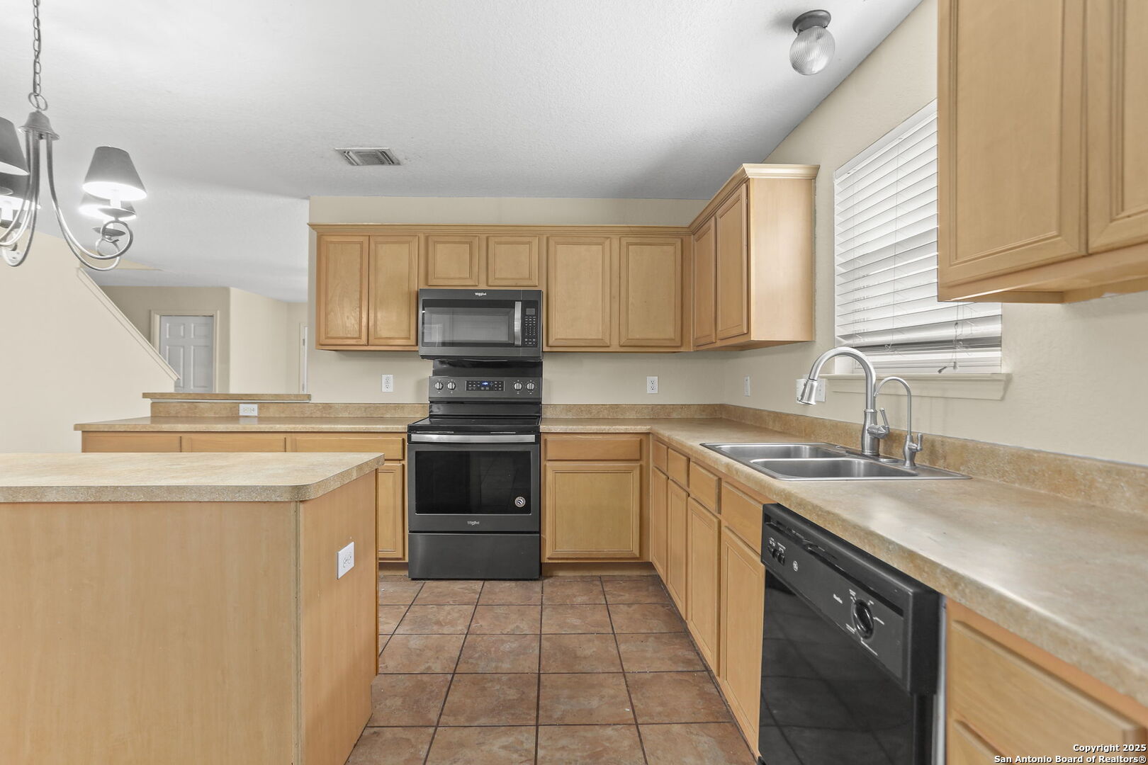 7707 Cold Mountain Converse, TX 78109 - Photo 10 of 27