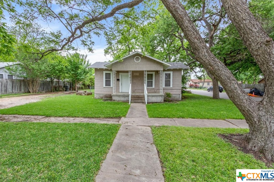 917 South 19th Street Temple, TX 76504 - Photo 1 of 1 a front view of house with yard and green space
