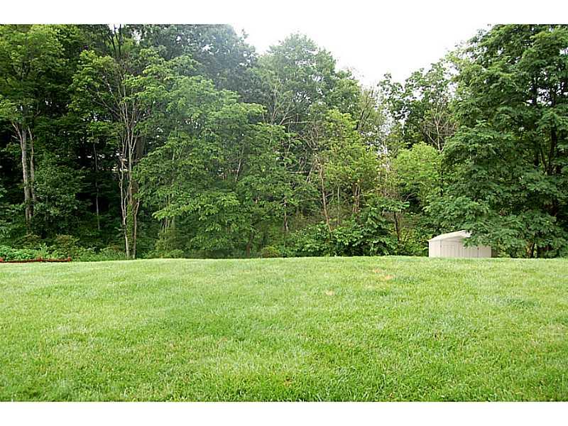407 Ramsgate Drive Gibsonia, PA 15044 - Photo 14 of 15 Yard/Garden.
